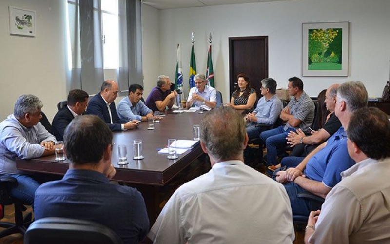 Municípios recebem equipamentos para trabalho em estradas rurais